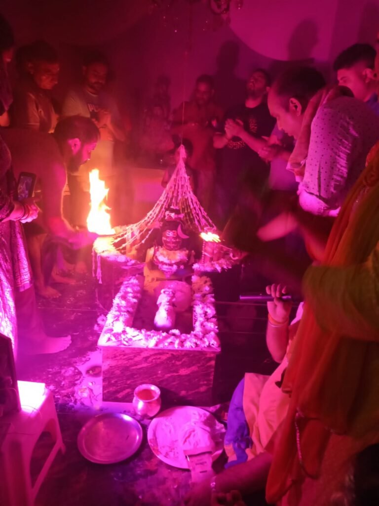 शिव शक्ति मंदिर न्यू राजा गार्डन में की गई भोलेनाथ की भस्म आरती