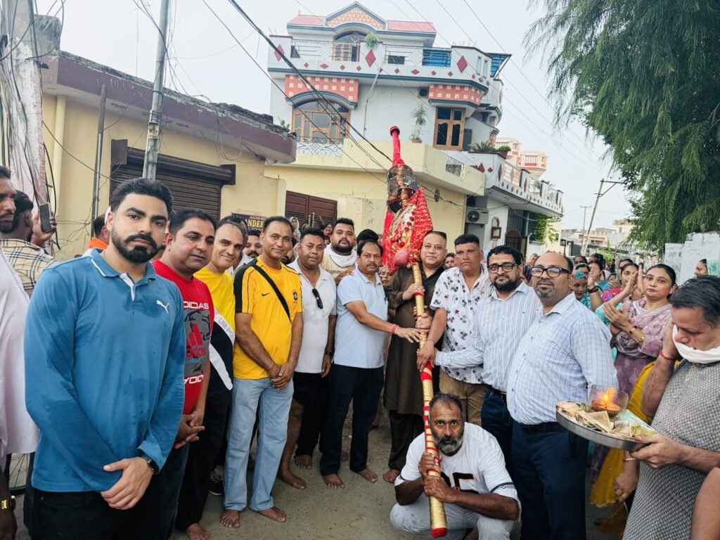 माता चिंतपूर्णी में श्री दुर्गा प्रबंधक कमेटी ने लगाया भंडारा