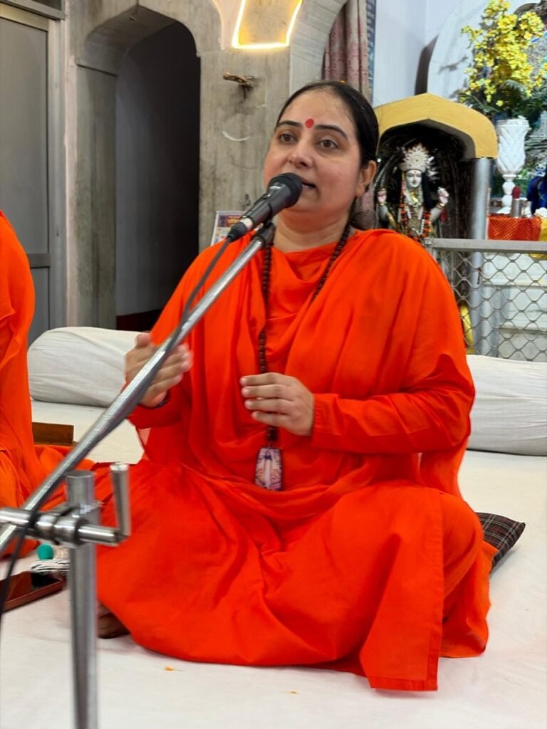 ईश्वर से जुड़कर ही मिलता है वास्तविक आनंद : साध्वी भारती