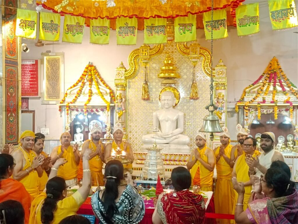 मनुष्य की इच्छाएँ अनंत हैं, लेकिन संयम के माध्यम से हम अपनी जरूरतों को सीमित करके पापों से बच सकते हैं